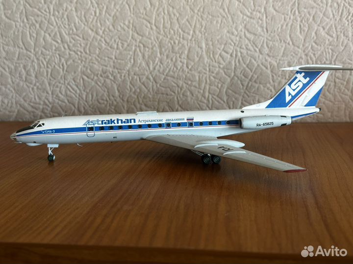 Модель самалета 1/144 ту-134, Бе-200
