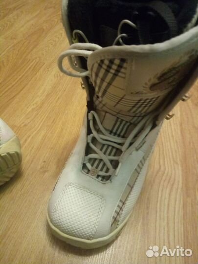 Женские ботинки для сноуборда atom