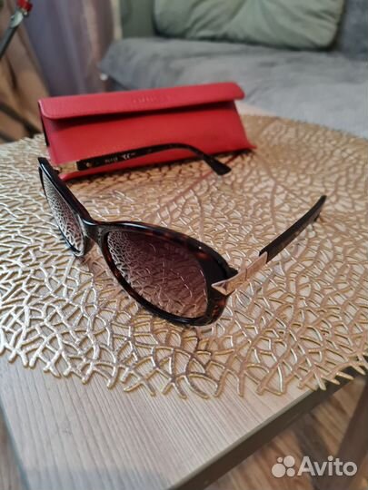 Солнцезащитные очки женские guess