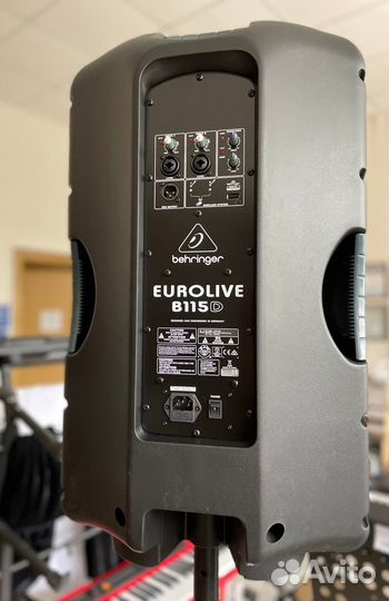Активная акустическая система behringer B115D