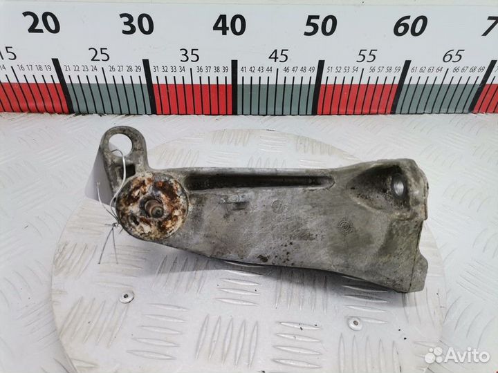 Кронштейн двигателя Volkswagen Golf 3 1997