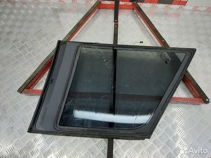 Стекло кузовное боковое левое Land Rover 3