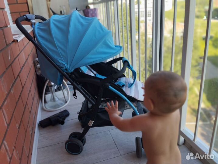 Прогулочная коляска с реверсивным блоком