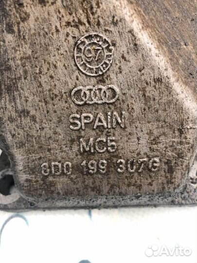 Кронштейн двигателя 8D0199307G