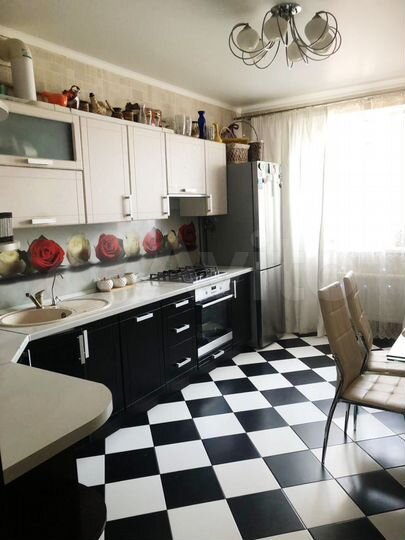 4-к. квартира, 100 м², 5/5 эт.