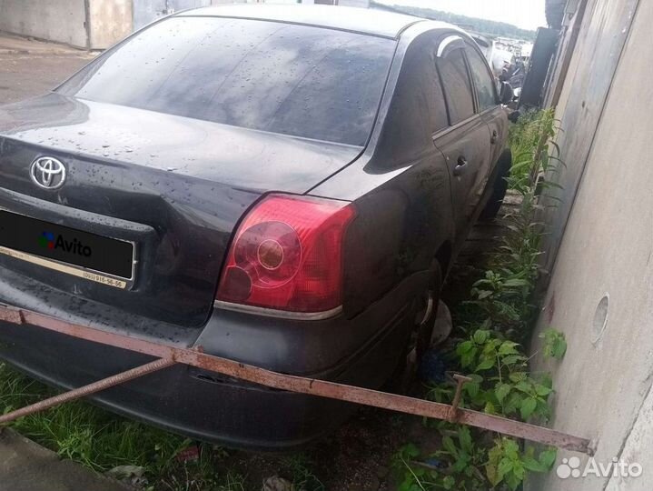 Toyota Avensis 2.0 AT, 2003, битый, 180 000 км