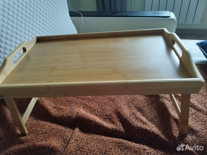 Поднос на ножках из бамбука