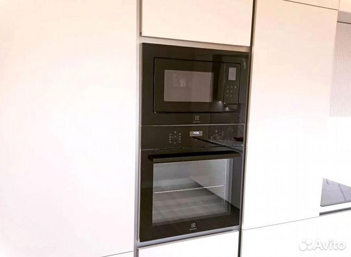 Кухня в потолок