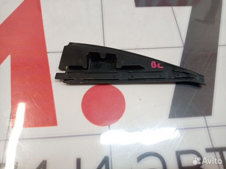 Уголок двери задний левый Б/у LADA Granta 11186203451012 25744