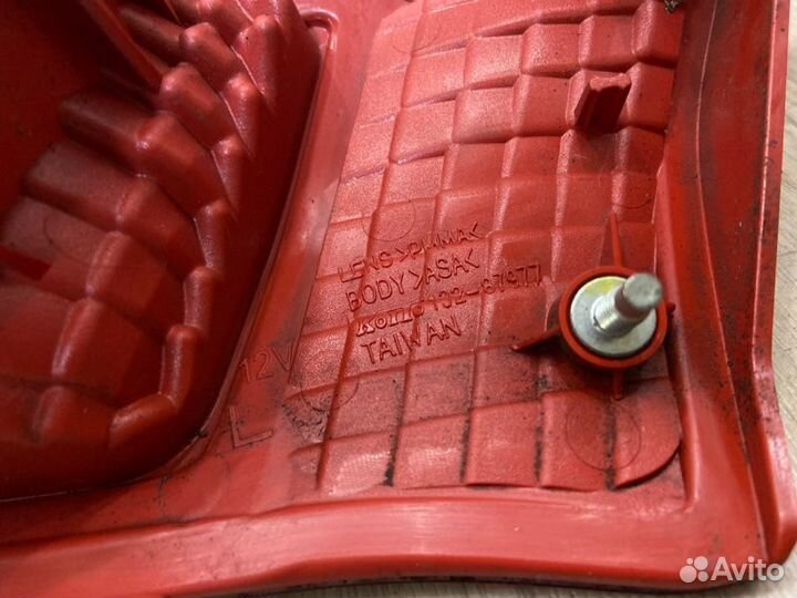 Фонарь в крышку багажника задний левый Mitsubishi