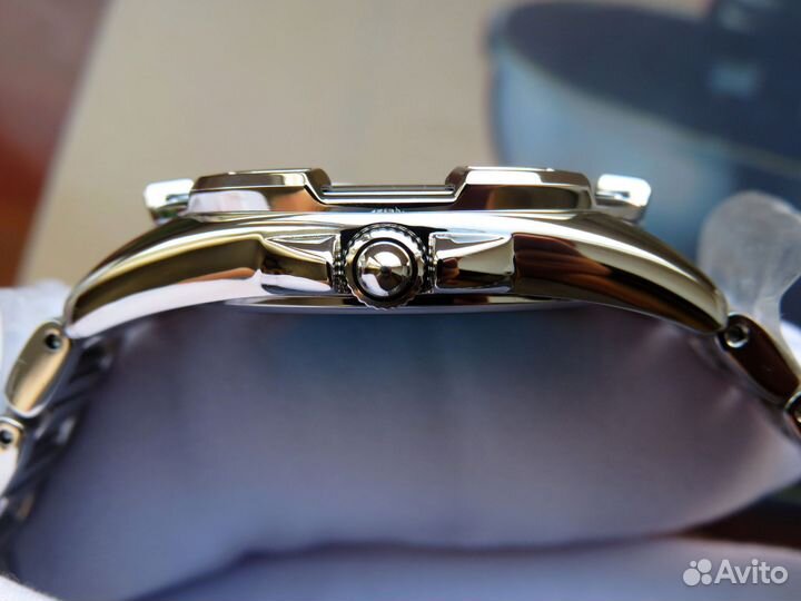 Женские часы Seiko с 18 бриллиантами. Перламутр