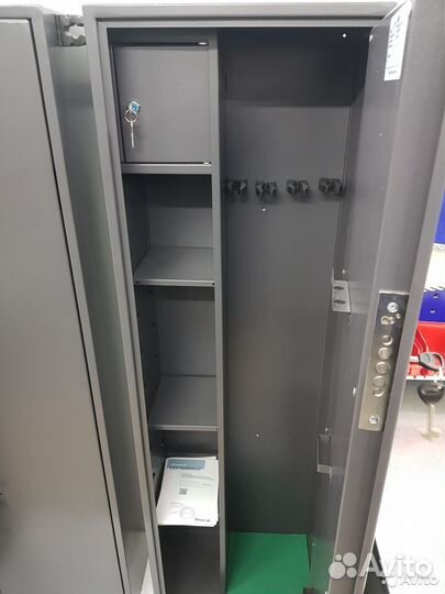 Сейф оружейный на 4-5 стволов с полками