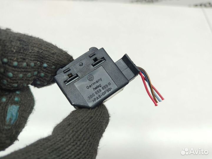 Кнопка стеклоподъемника Volkswagen Golf MK4