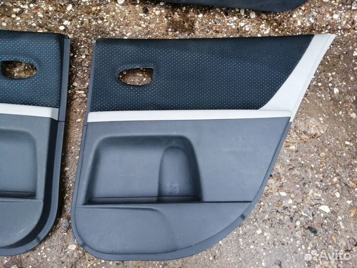 Обшивка двери Toyota Yaris Vitz 90