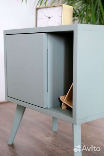 Тумба прикроватная из массива