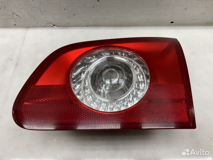 Фонарь задний в крышку правый Volkswagen Passat B6