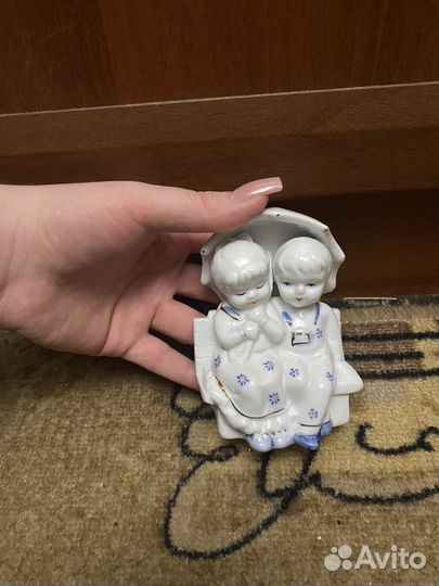 Фарфоровая статуэтка