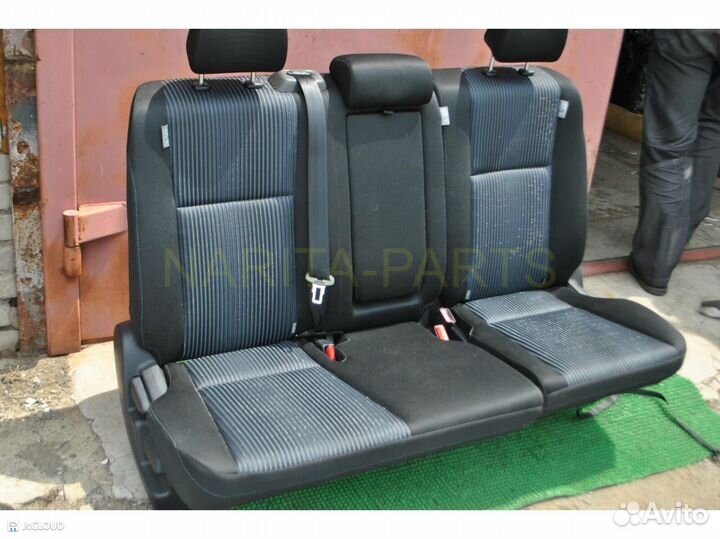 Сидение (Зад) toyota noah, voxy, esquire 2014 ZWR8