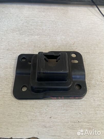 Кронштейн решетки мпзда сх5 2 правая