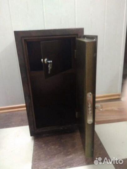 Сейф металлический