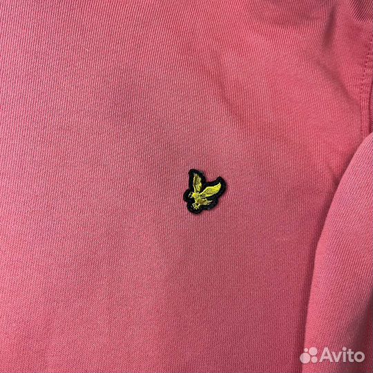 Попробуй найти розовое худи Lyle & Scott