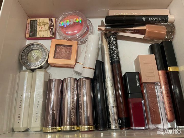 Декоративная косметика пакетом