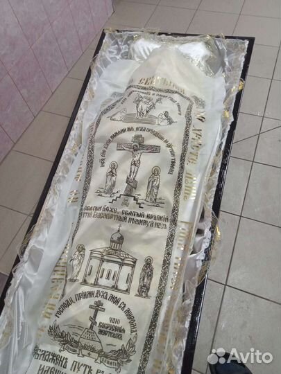 Ритуальный агент, гробы, кресты, венки, таблички