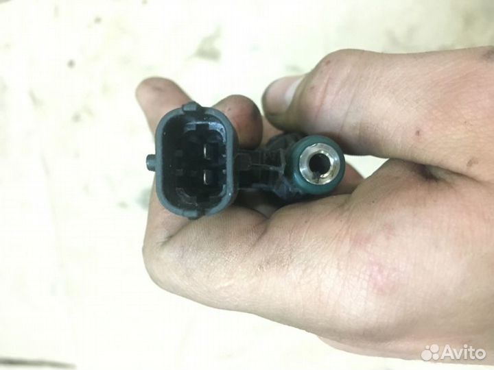 Форсунка инжекторная топливная B4164T Volvo S60 2