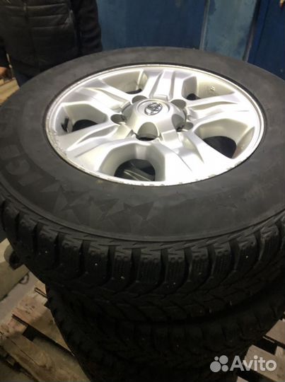 Bridgestone Blizzak Ice 265/65 R17