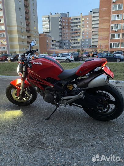 Ducati Monster 696