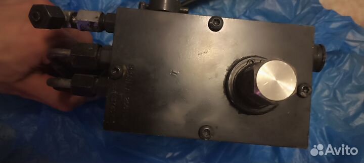 Насос подъема кабины