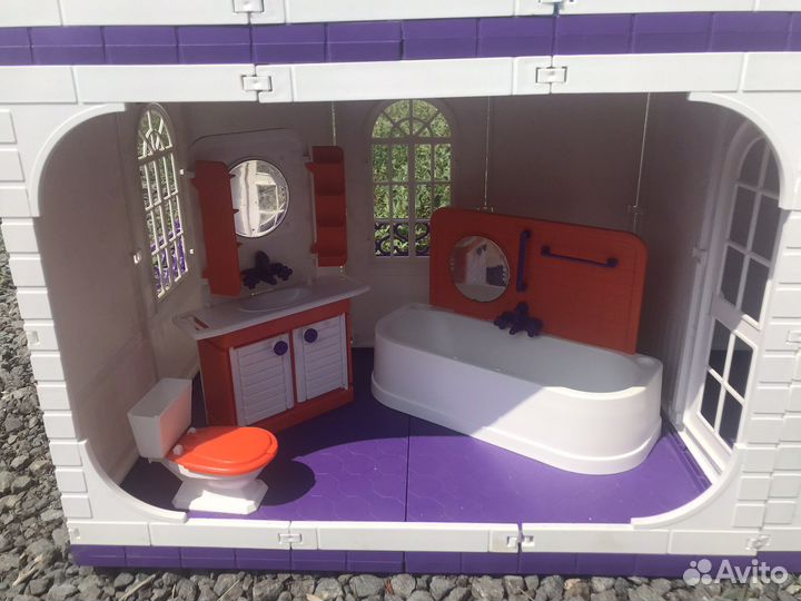 Кукольный домик с мебелью