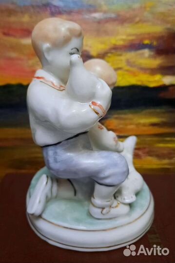 Статуэтка фарфор
