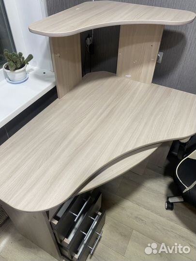 Письменный стол