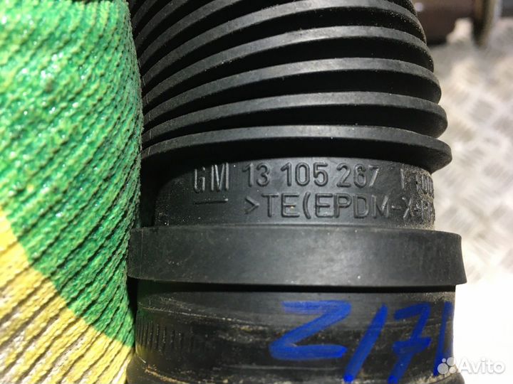 Патрубок чистого воздуха (к турбине) Opel Astra