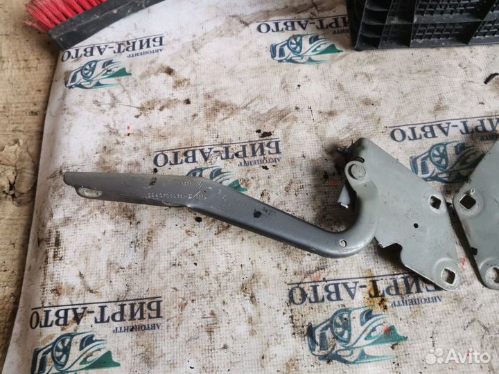 Петля капота Renault Megane III (2008—2014)