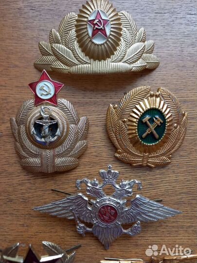 Кокарды и знак