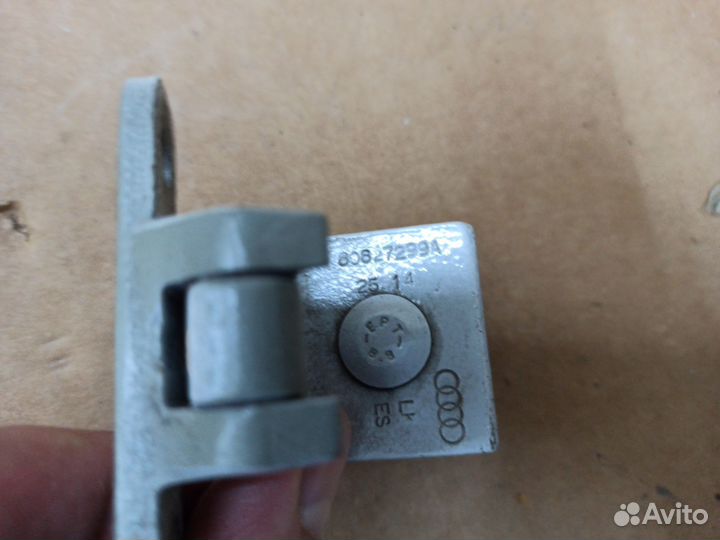 Петля крышки багажника Audi Q5 FY