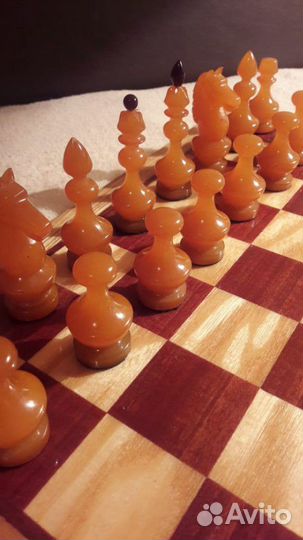 Шахматы янтарные