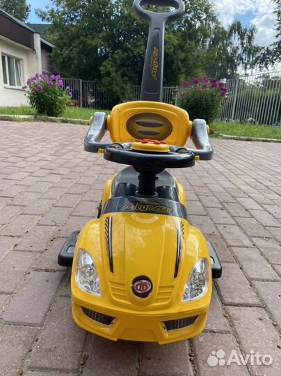 Машинка каталка с ручкой