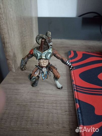 Коллекционная фигурка