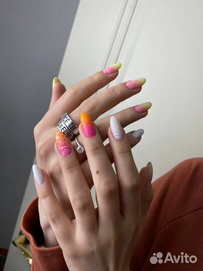 Мастер маникюра и педикюра