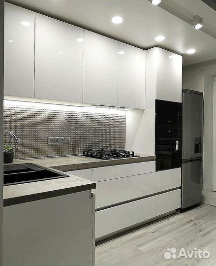 Кухня до потолка