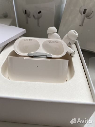 AirPods Pro с шумоподавлением новые