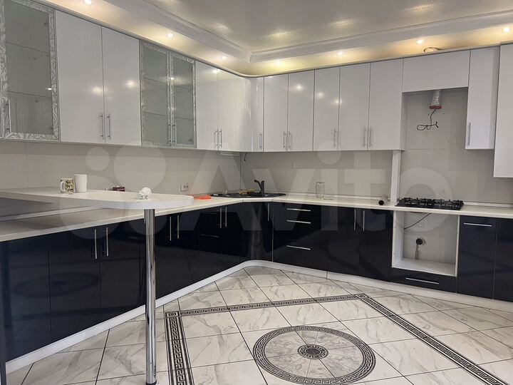 4-к. квартира, 117 м², 1/9 эт.