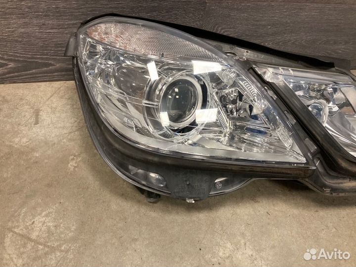 Фара правая передняя правая Mercedes-Benz E-Class