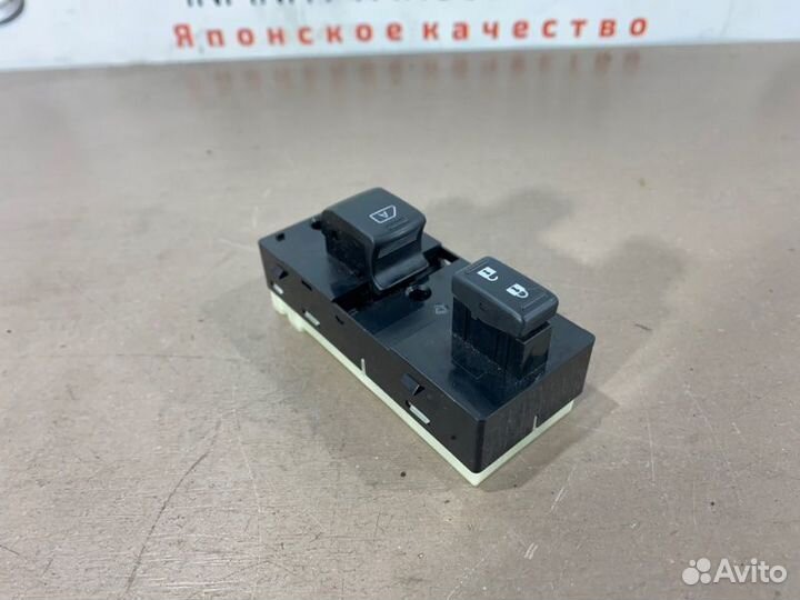 Кнопки стеклоподъёмника передние правые Infiniti