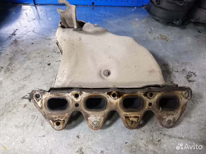 Выпускной коллектор 1.6 бензин Renault Megane3 Sce