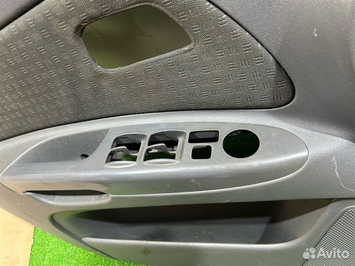 Обшивка двери передняя Kia Rio 2 JB G4EE 2006