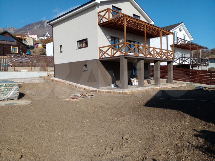 Дом 210 м² на участке 5 сот.